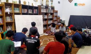 Kelas Kritik Sastra Mazhab Kutub