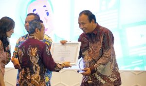 Forum TBM Raih Penghargaan pada Peringatan Hari Aksara Internasional ke-59 Forum TBM Raih Penghargaan pada Peringatan Hari Aksara Internasional ke-59