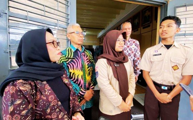 Siswa SMAN 1 Jogja Guling-Guling Menahan Sakit setelah Santap Menu MBG