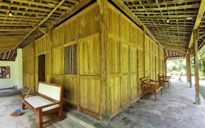 Joglo Seabad di Bantul Ketika Kayu Tua Menjadi Bintang Layar