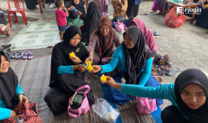 IBU CUANTIK LPDP UNS Bekali Kader Posyandu Kenanga Bikin Lilin Aromaterapi IBU CUANTIK LPDP UNS Bekali Kader Posyandu Kenanga Bikin Lilin Aromaterapi